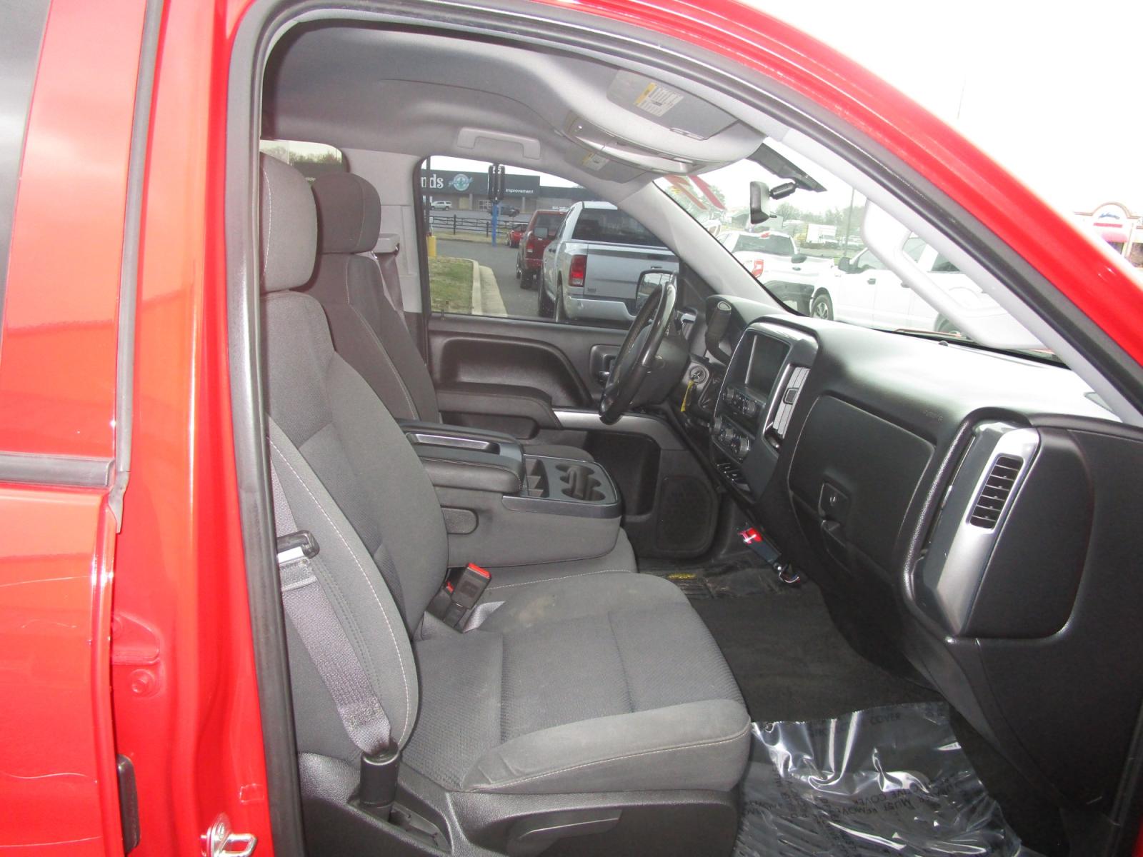 2017 RED /Black / Cloth Chevrolet Silverado 1500 LT Crew Cab 4WD (3GCUKRECXHG) with an 5.3L V8 OHV 16V engine, 6A transmission, located at 1814 Albert Pike Road, Hot Springs, AR, 71913, (501) 623-1717, 34.494228, -93.094070 - Photo #5
